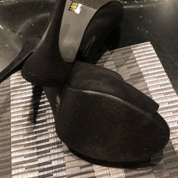 Black heels - Picture 2 of 2